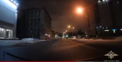В Петербурге экипаж ГИБДД тараном остановил неадекватного водителя