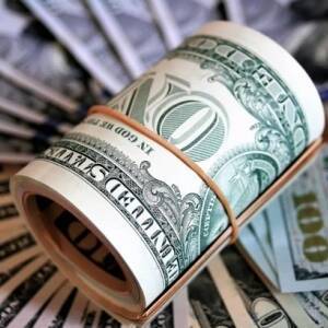 НБУ поднял официальный курс доллара выше 28 гривен