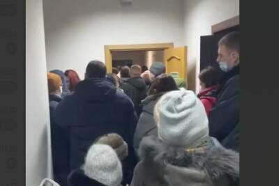 Посетители дорожной поликлиники на Чкалова в Чите жалуются на очереди в коридорах
