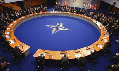 Власти Украины могут отказаться от вступления в НАТО, если это спасет их от войны с Россией