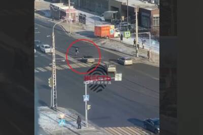 В Белгороде мужчина вышел на дорогу и стал играть в догонялки с машинами