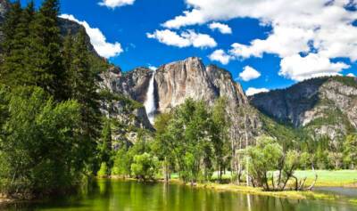В парке Йосемити посетители заметили редкое природное явление: огненный водопад. ФОТО