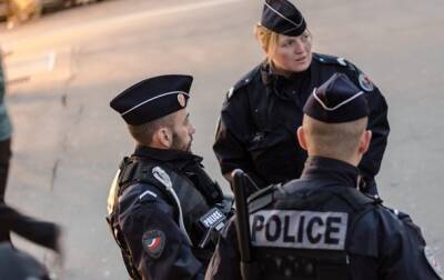 В Париже на вокзале полицейские застрелили мужчину с ножом