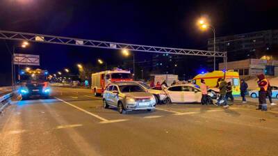 Три человека пострадали в ДТП с 4 машинами в Воронеже