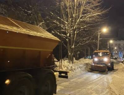 За ночь с улиц Ульяновска вывезли 145 самосвалов снега