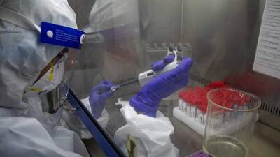 Британские ученые предупредили об опасности новых штаммов коронавируса
