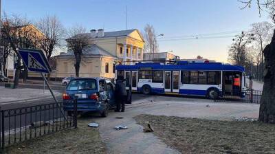 Троллейбус попал в аварию в Бресте