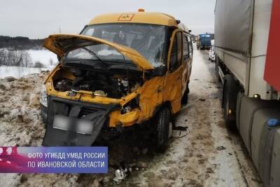 В Ивановской области школьный автобус попал в ДТП