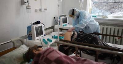 За сутки в России госпитализировали 10 451 человека с COVID-19