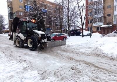 За выходные дни в Смоленске убрано около 3 тысяч кубометров снега