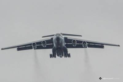 Тверские летчики тренировались сажать тяжелые Ил-76 «по приборам»