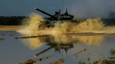 Танкисты ЗВО отработали навыки встречного танкового боя в Ленобласти