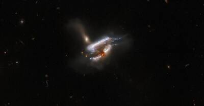 Телескоп Hubble сделал уникальные снимки тройного слияния галактик