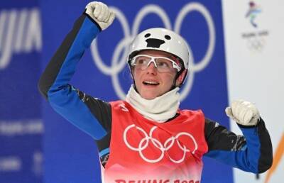 Белорусская фристайлистка Анна Гуськова завоевала серебряную медаль Олимпиады в Пекине