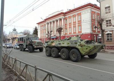 Рязанцы засняли в центре города военную технику