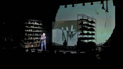 В "Гоголь-центре" показали спектакль к 100-летию Левитанского