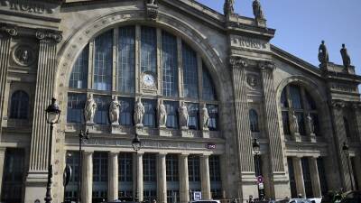 Стрельба на вокзале Парижа: полицейские обезвредили мужчину с ножом