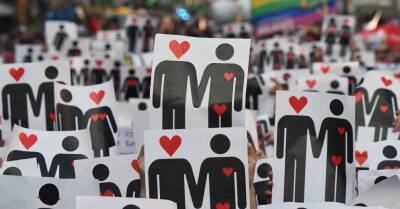 В суды поступило уже 26 заявлений от однополых пар с просьбой признать их отношения
