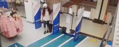 В Саранске разыскивают девушку, обманувшую кассира магазина спортивных товаров в ТЦ «РИО»