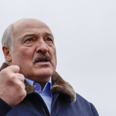 Лукашенко: Запад подогревает истерию вокруг слухов о войне на Украине