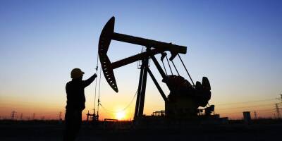 Bloomberg: мировую экономику ждет двойной удар из-за нефти по $100