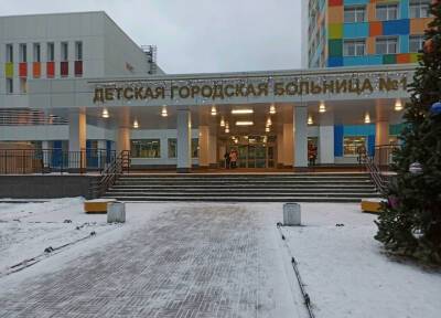 Шестилетняя девочка получила ожог лица во время промывания уха в кинике Петербурга