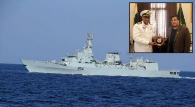 Фрегат ВМС Пакистана ASLAT прибыл в столицу Омана
