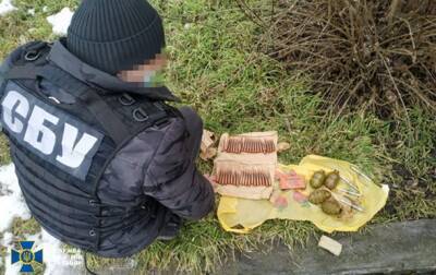 В Кировоградской области обнаружен тайник со взрывчаткой