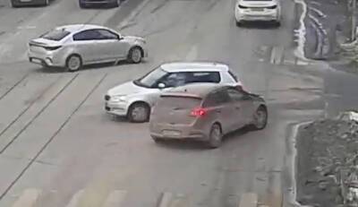 ДТП с участием Škoda Fabia и Kia Ceed на улице Шевченко в Рязани попало на видео