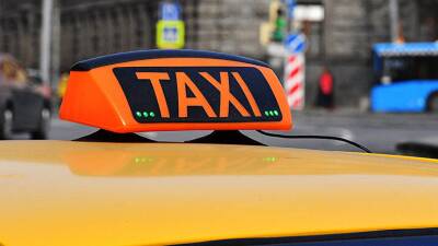 В Москве рассказали о работе службы «Социального такси» для маломобильных граждан