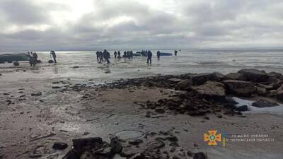Почти 200 человек спасли с оторвавшейся льдины на Черкасчине