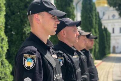 Полицию Украины перевели на усиленный режим работы