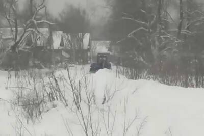 В Тверской области пациента доставили до скорой в ковше трактора под наблюдением врача