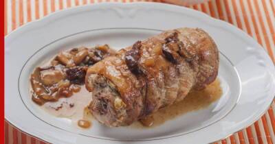 Праздничная кухня: свиная вырезка с черносливом в сливочно-грибном соусе