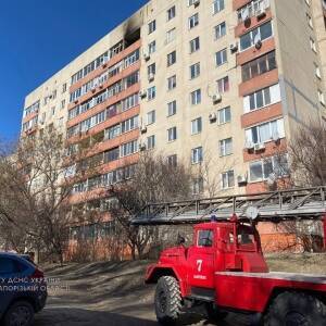 В Днепровском районе Запорожья загорелась девятиэтажка. Фото