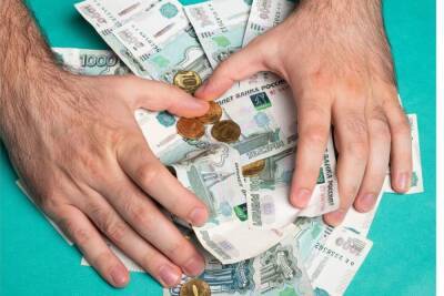 Петербуржцы начали откладывать почти на 14 % больше денег в 2021 году