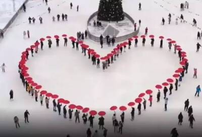 В Петербурге молодые люди создали «живую» валентинку