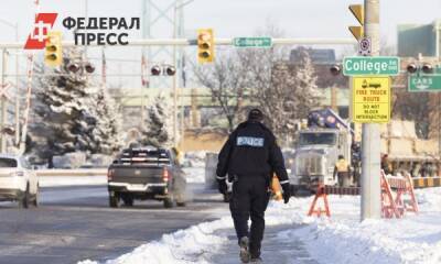 Одиннадцать вооруженных мужчин задержали в Канаде во время акции дальнобойщиков
