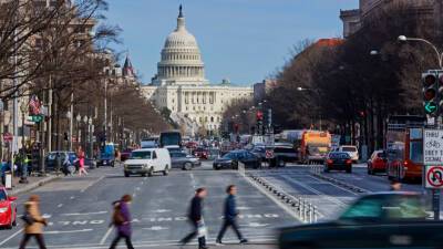 Власти Вашингтона отменяют с марта обязательное ношение масок в общественных местах