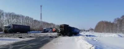 На трассе «Иртыш» под Новосибирском в лобовом ДТП погиб водитель КАМАЗа