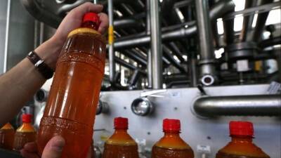 В России хотят запретить продажу крепкого алкоголя в пластиковых бутылках