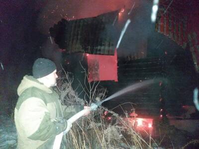 В Челябинской области рядом с нацпарком произошел большой пожар на турбазе
