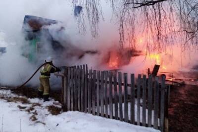 В Ивановской области пожар в частном доме тушили 16 человек
