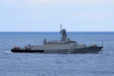 Более 30 кораблей Черноморского флота отрабатывают оборону побережья Крыма