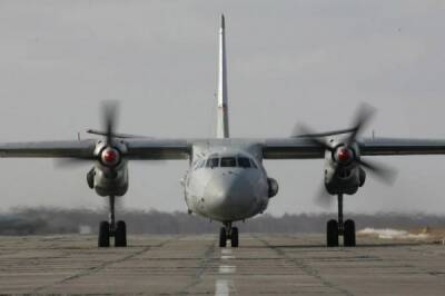 Самолет Ан-26 с пассажирами на борту совершил аварийную посадку под Иркутском