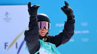 Китайский сноубордист Су Имин выиграл золото Олимпиады в биг-эйре