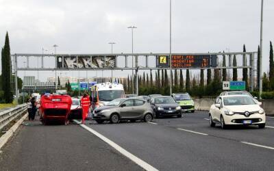 Около 30 автомобилей столкнулись в Испании: есть пострадавшие