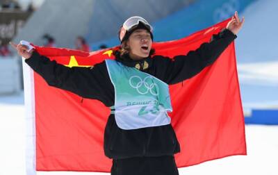 Олимпиада-2022: 17-летний китайский сноубордист стал победителем в биг-эйре