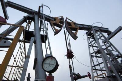 Нефть дешевеет в рамках коррекции после роста на 5% за три дня