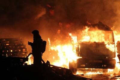 В Воронеже ночью сгорели два автомобиля Форд и «ГАЗель»